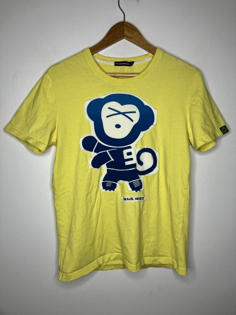 Meters bonwe Men's Yellow Graphic Monkey T-Shirt Medium Brazil Mascot